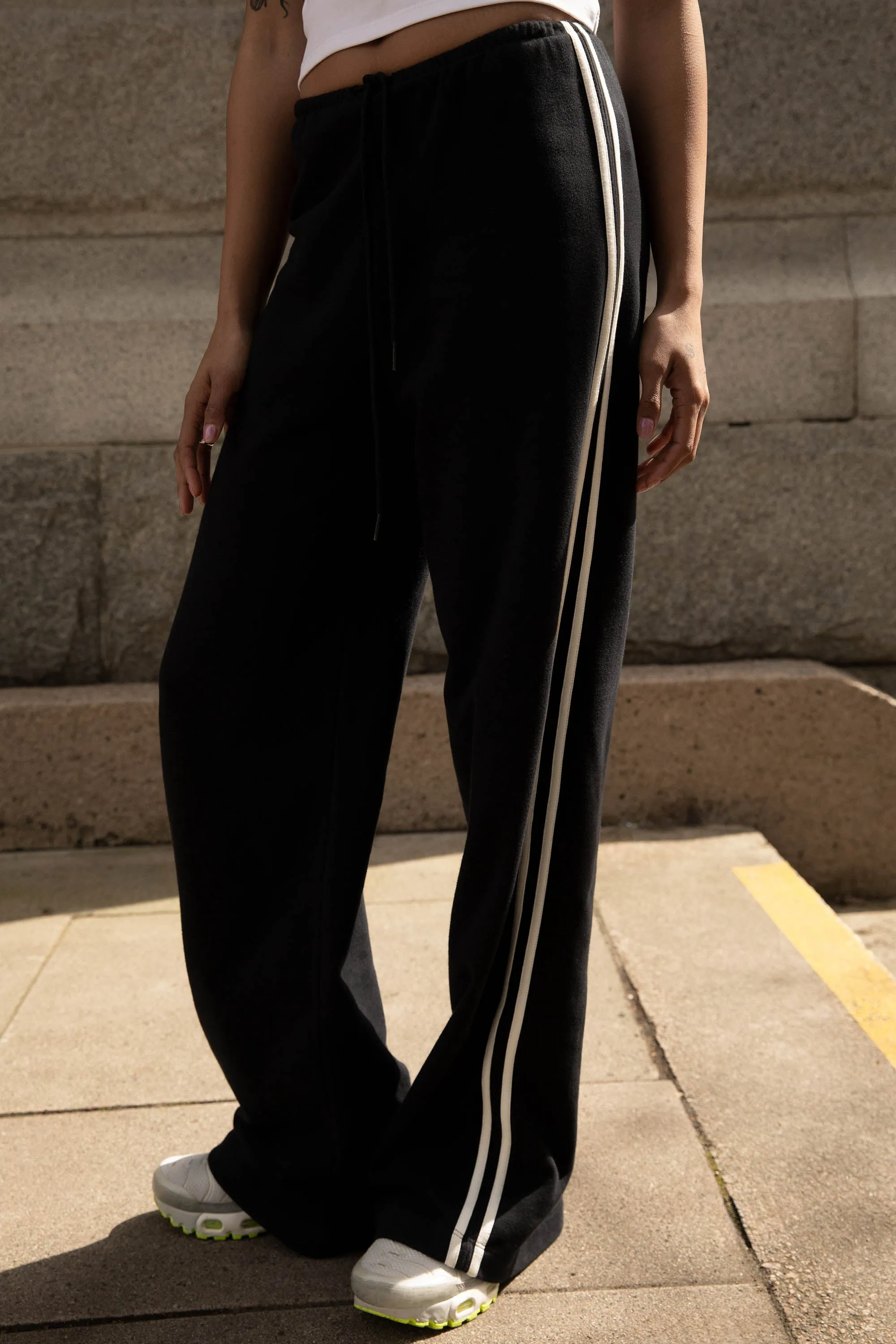 WIDE LEG SWEATPANTS WITH SIDE DETAIL